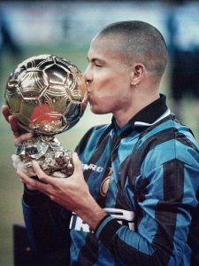 1997- Ronaldo vince il Pallone d'Oro!
